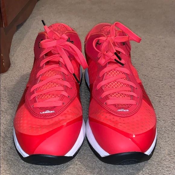 Solar Red Lebron V8 Low sz 10.5 - Picture 2 of 6
